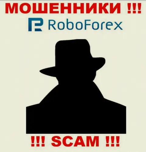В internet сети нет ни единого упоминания о руководителях мошенников RoboForex Com
